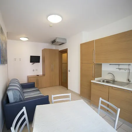 Marzia Aparthotel 3*